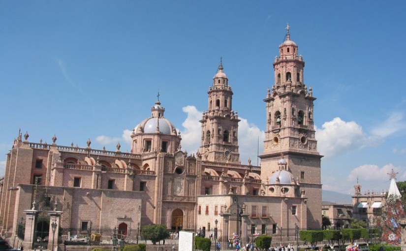 Catedral de Morelia y plaza Melchor Ocampo en 2003