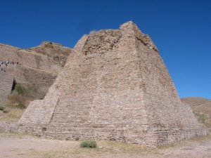 La pirámide votiva