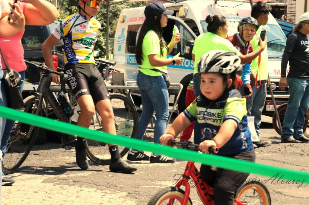 Niña ganadora de la primera categoría de niños [Fotografía del autor] 